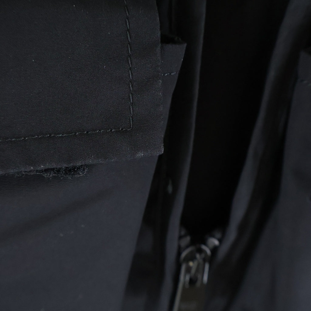 PRADA(プラダ) 24SS Re-nylon リナイロン トライアングルロゴプレート マルチポケット ジップアップ ベスト ブラック SGC499 SWMO