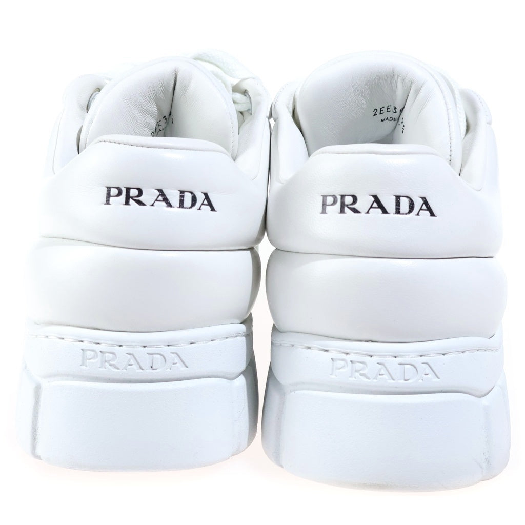 PRADA(プラダ) パデッドナッパレザー 三角ロゴプレート ローカットスニーカー ホワイト 2EE386