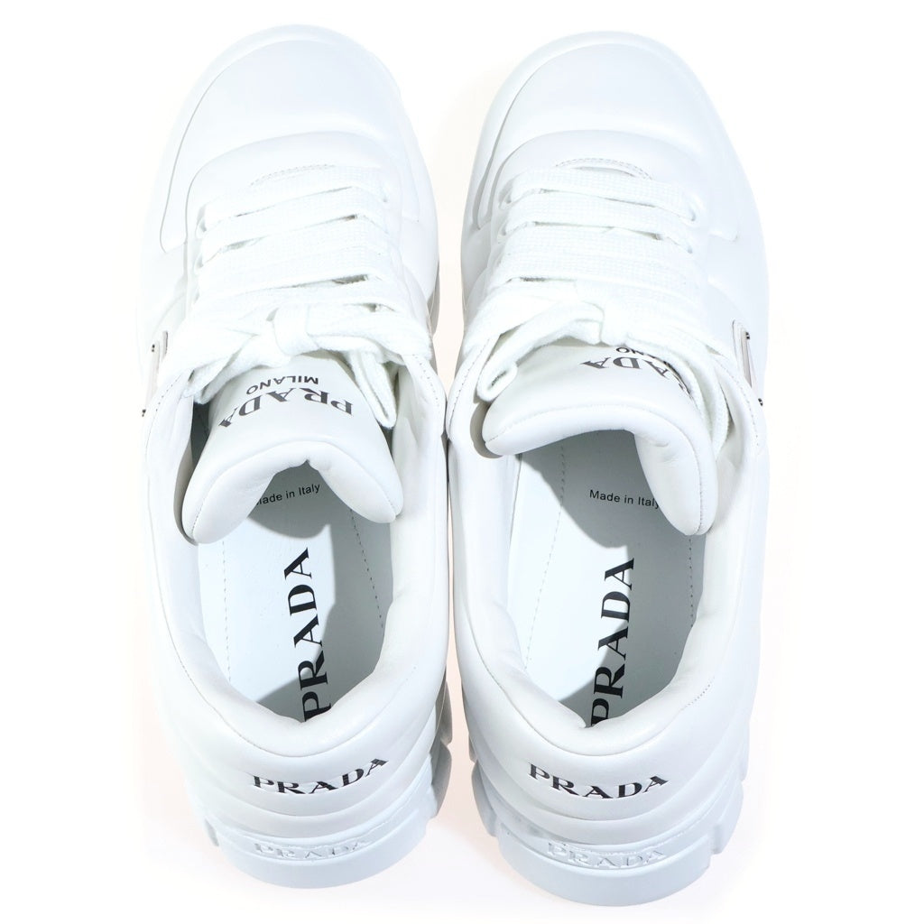 PRADA(プラダ) パデッドナッパレザー 三角ロゴプレート ローカットスニーカー ホワイト 2EE386