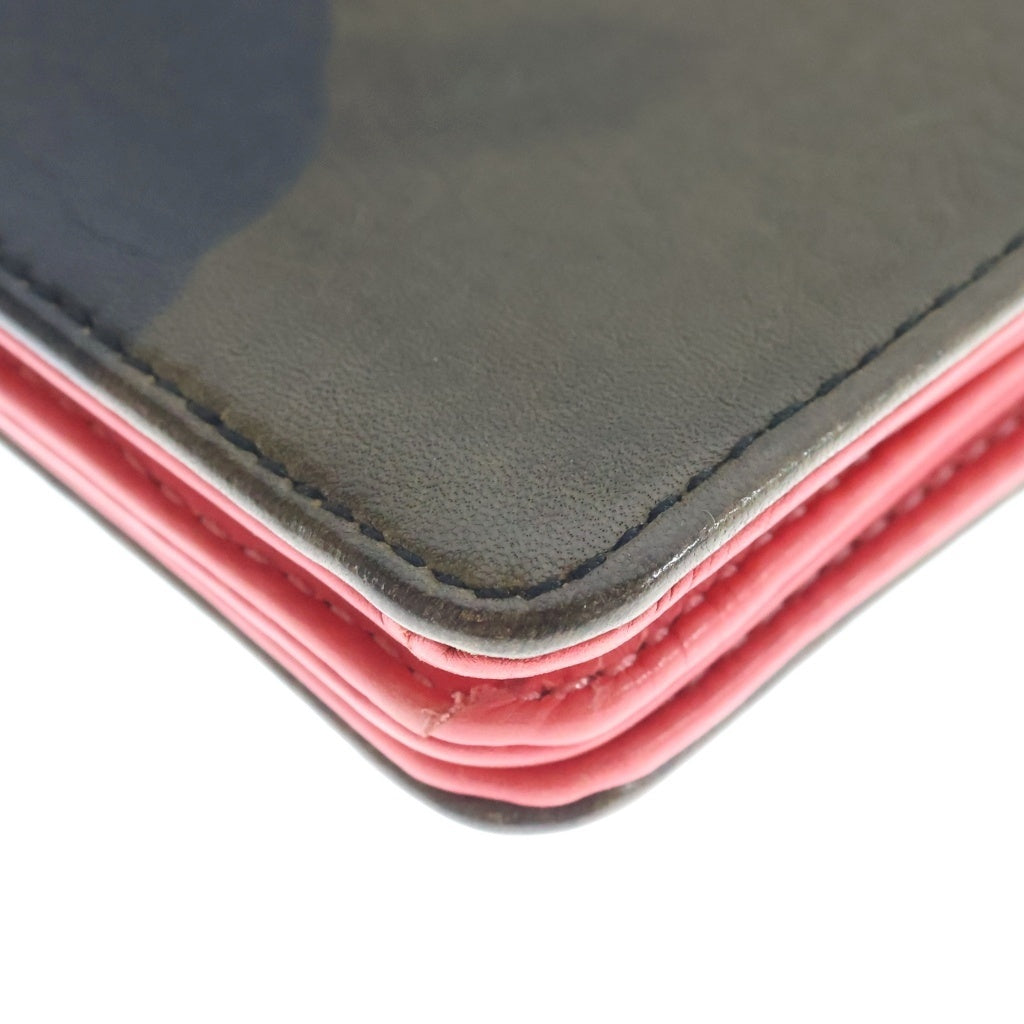 CHROME HEARTS(クロムハーツ) 3POCKET CARD CASE スクロールラベル カモ柄 3ポケット レザーカードケース カーキ/レッド