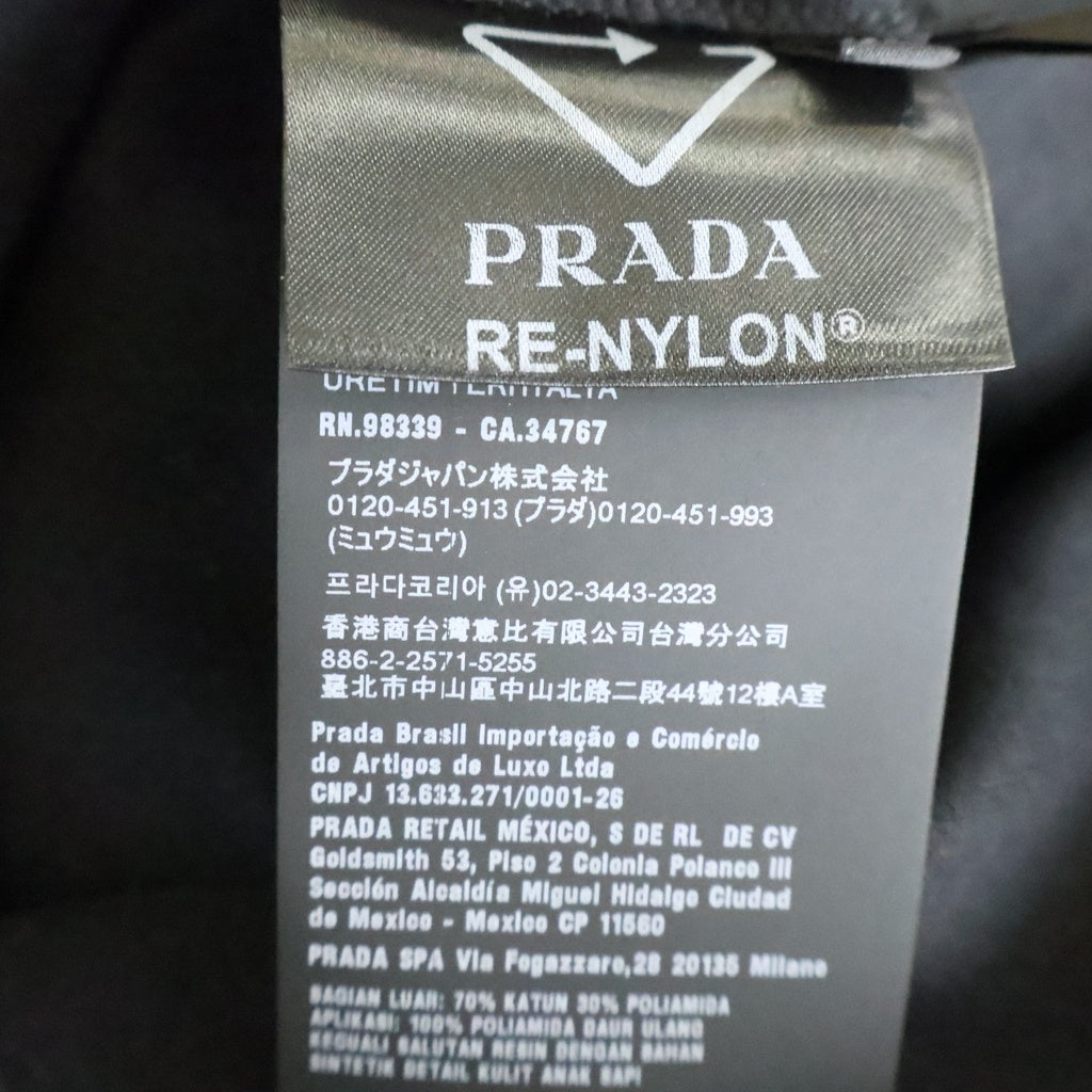 PRADA(プラダ) Re-Nylon トライアングルロゴプレート ナイロン切り替え ハーフジップ スウェット ブラック UJL20D 11JE