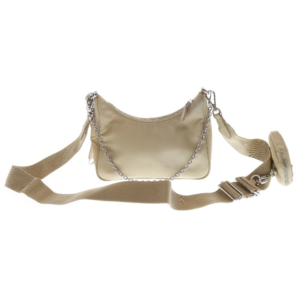 PRADA(プラダ) Re-Edition 2005 ショルダーバッグ ベージュ シルバー金具 1BH204 ミニバッグ チェーンバッグ 三角ロゴプレート