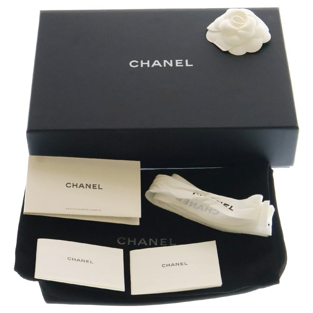 CHANEL(シャネル) マトラッセ ココマーク チェーンクラッチバッグ キャビアスキン ショルダーバッグ ホワイト ゴールド金具 AP4016
