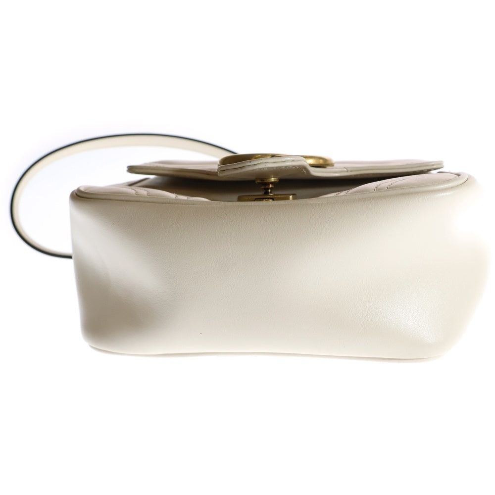 GUCCI(グッチ) GGマーモント レザー キルティング チェーン ショルダーバッグ ゴールド金具 ホワイト 739682