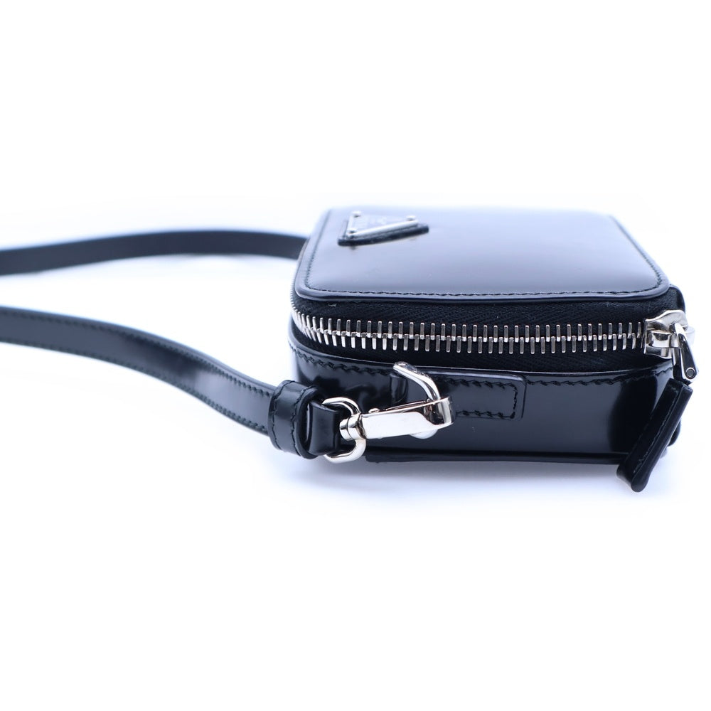 PRADA(プラダ) ミニ ブリック トライアングルロゴプレート ブラッシュドレザー ショルダーバッグ ポーチ シルバー金具 ブラック
