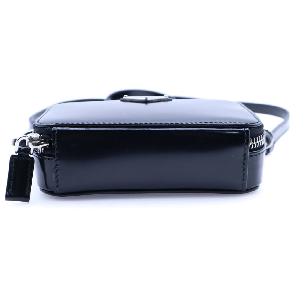 PRADA(プラダ) ミニ ブリック トライアングルロゴプレート ブラッシュドレザー ショルダーバッグ ポーチ シルバー金具 ブラック