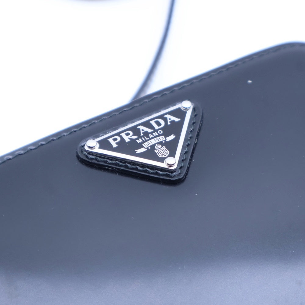 PRADA(プラダ) ミニ ブリック トライアングルロゴプレート ブラッシュドレザー ショルダーバッグ ポーチ シルバー金具 ブラック