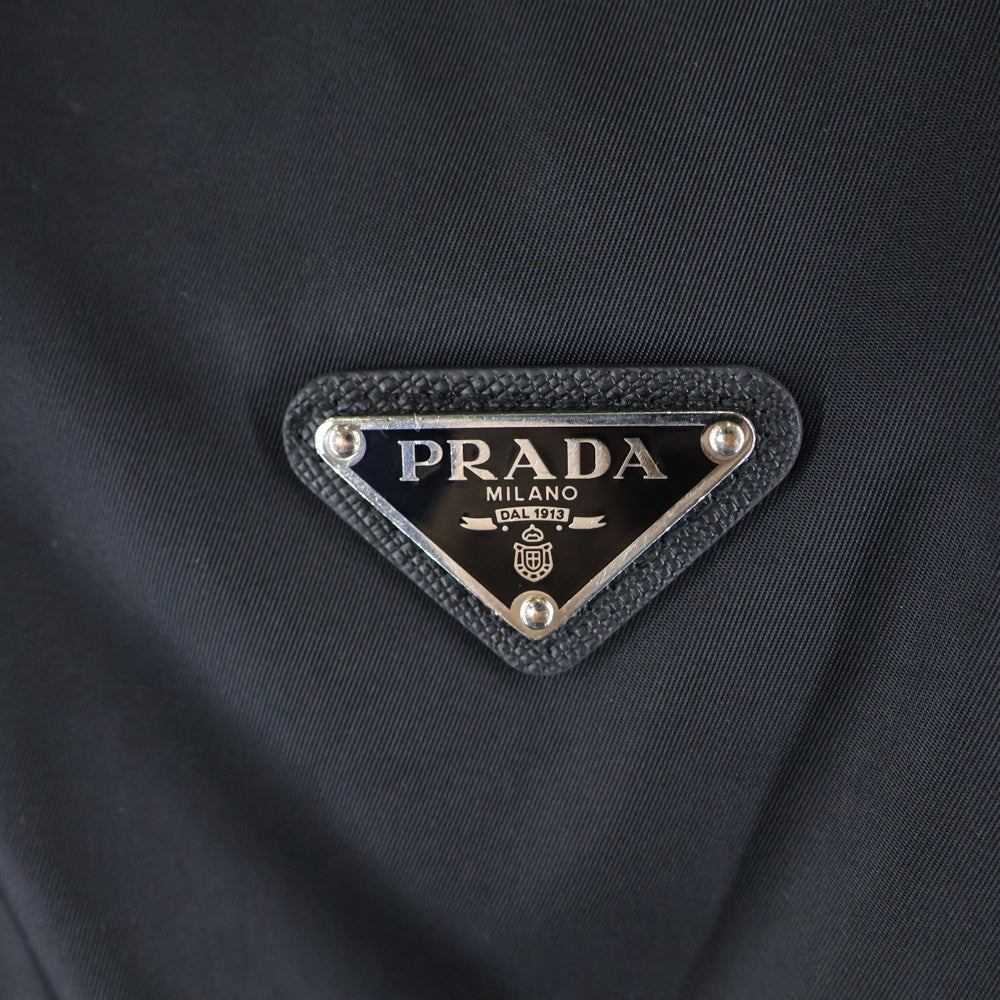 PRADA(プラダ) 22AW RE-NYLON トライアングルロゴプレート フーデッド ジップアップ ダウン ロング ジャケット コート ブラック 292077