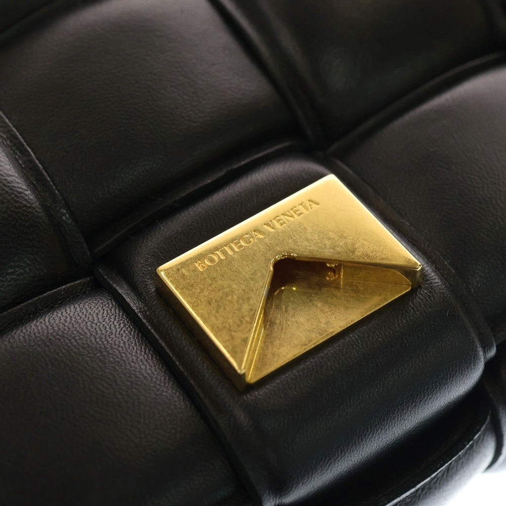 BOTTEGA VENETA(ボッテガヴェネタ) マキシイントレチャート パデット カセット レザーショルダーバッグ ブラック