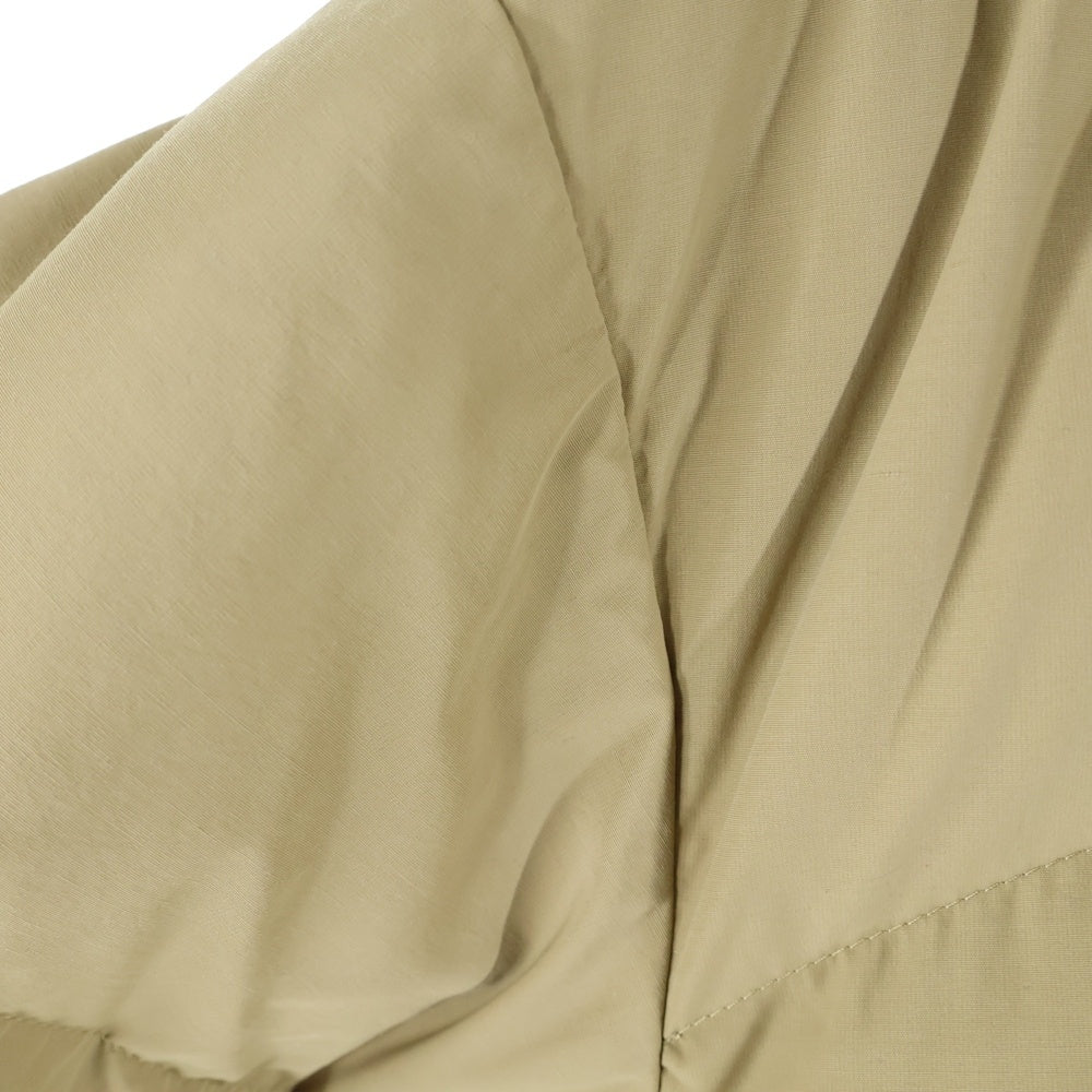 WOOLRICH(ウールリッチ) ロゴワッペン付 フーデッドダウンジャケット 袖刺繍ブルゾン ベージュ WJOU0032