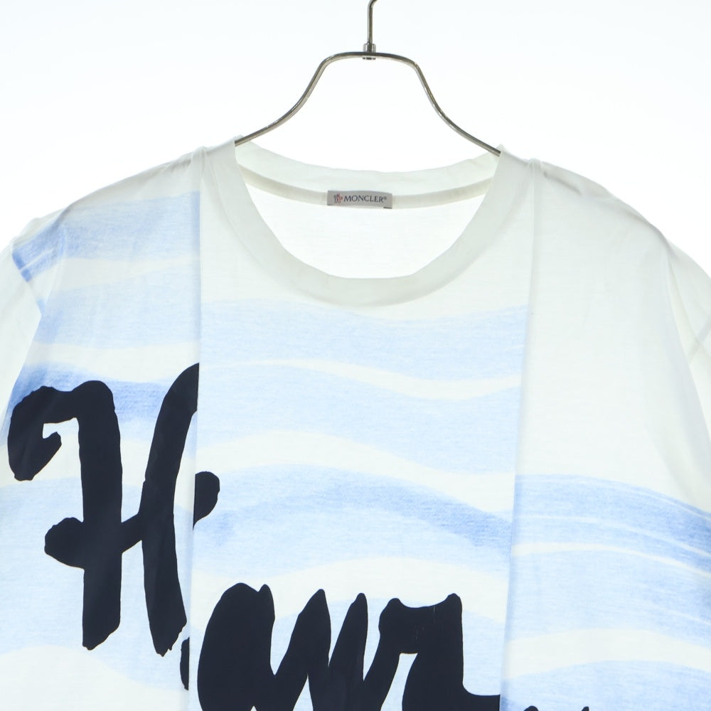MONCLER(モンクレール) 22SS ワッペンロゴ グラフィックプリント クルーネック 半袖Tシャツ カットソー ライトブルー H10918C00047 8390Y