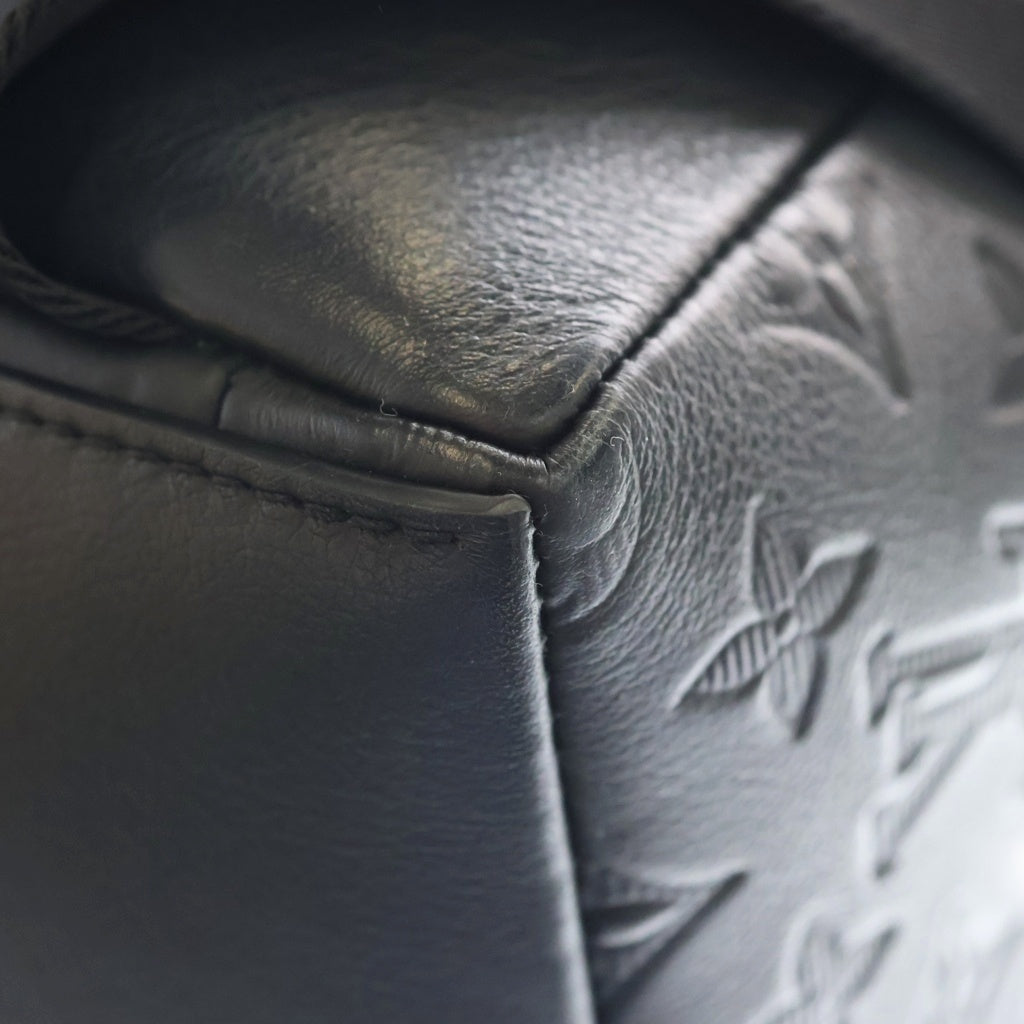 LOUIS VUITTON(ルイヴィトン) モノグラムシャドウ ディスカバリー バックパック リュックサック ブラック ノワール レザー M46553 ブラック金具
