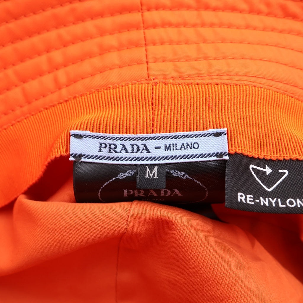 PRADA(プラダ) ロゴ三角プレート バケットハット 帽子 オレンジ ナイロン #M レディース