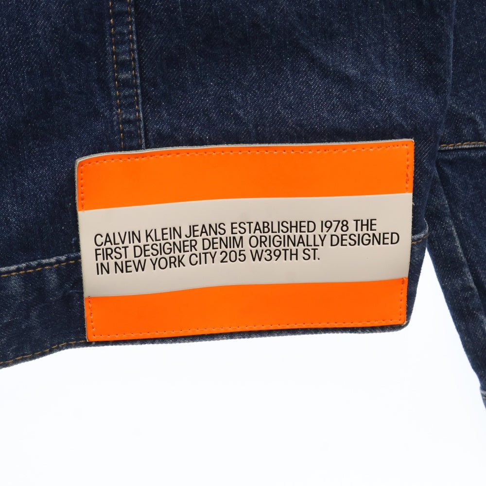 Calvin Klein Jeans(カルバンクラインジーンズ) EST1978 ロゴプリントデニムジャケット インディゴ