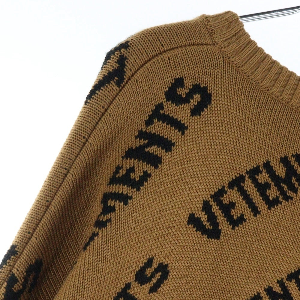 VETEMENTS(ヴェトモン) 22SS 総柄ロゴ ジャガードニット セーター ブラウン UE52KN340C