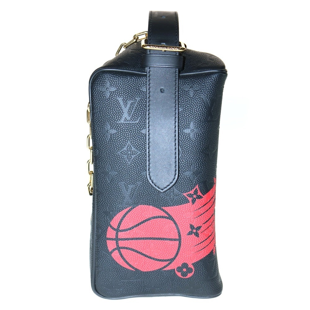 LOUIS VUITTON(ルイヴィトン) ×NBA モノグラム エンボス クローク ドップキット クラッチバッグ セカンドバッグ ブラック M58515