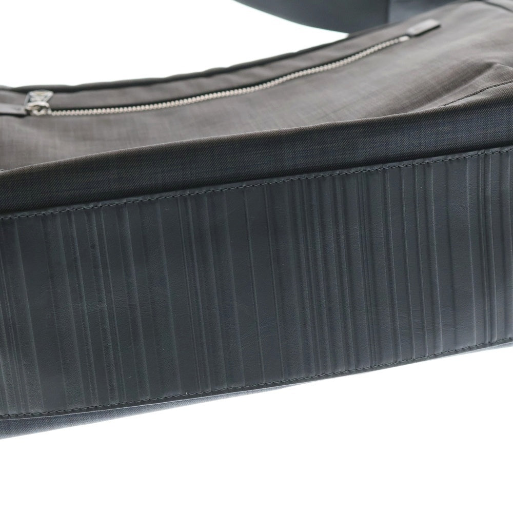 Paul Smith(ポールスミス) カーゴポケット付きナイロンショルダーバック ネイビー