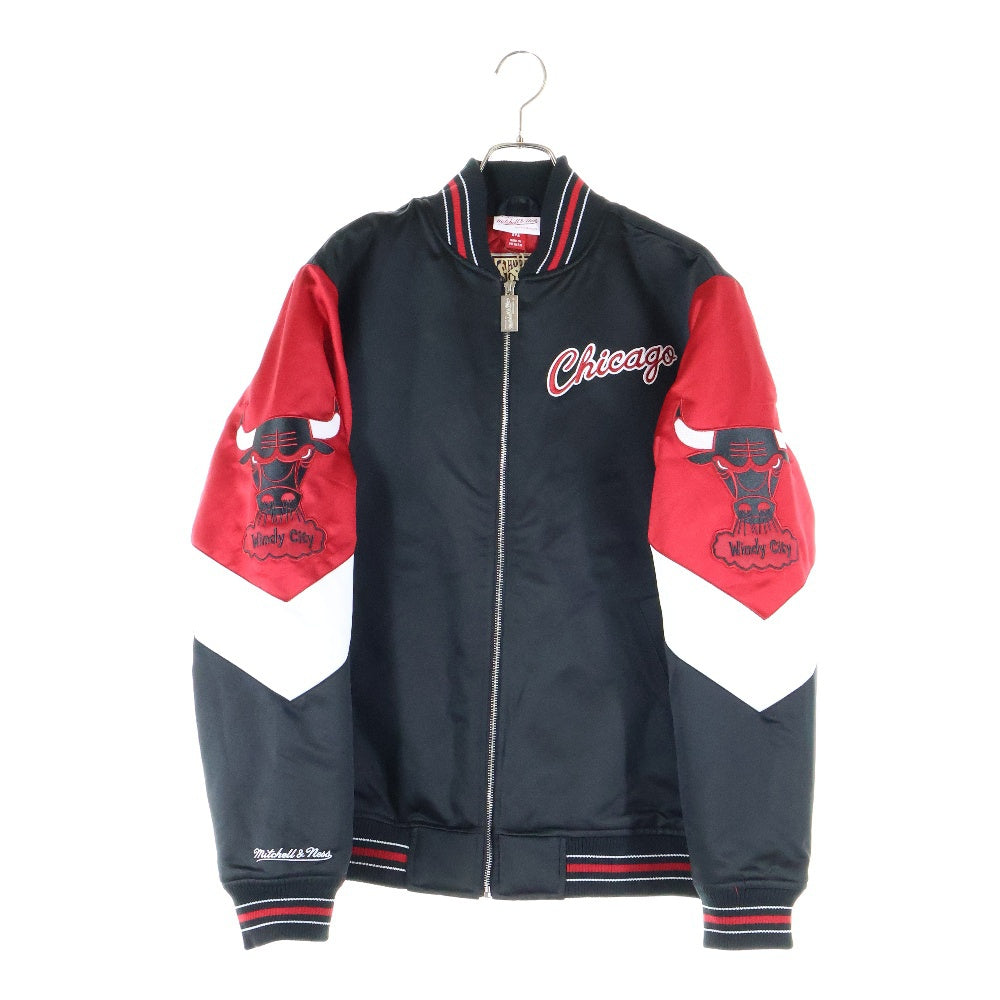 NBA(エヌビーエー) NBA CHICAGO BULLS HEVYWEIGHT JACKET シカゴブルズ サテン スタジャン ジャケット ブラック/レッド