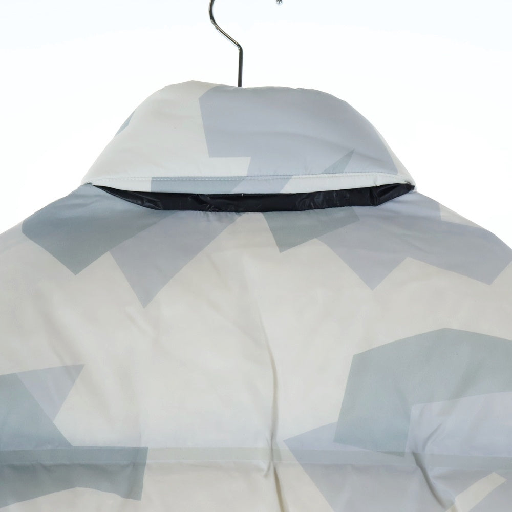 PRADA(プラダ) ラバーロゴ 総柄デザイン ダウンジャケット ホワイト SGB257