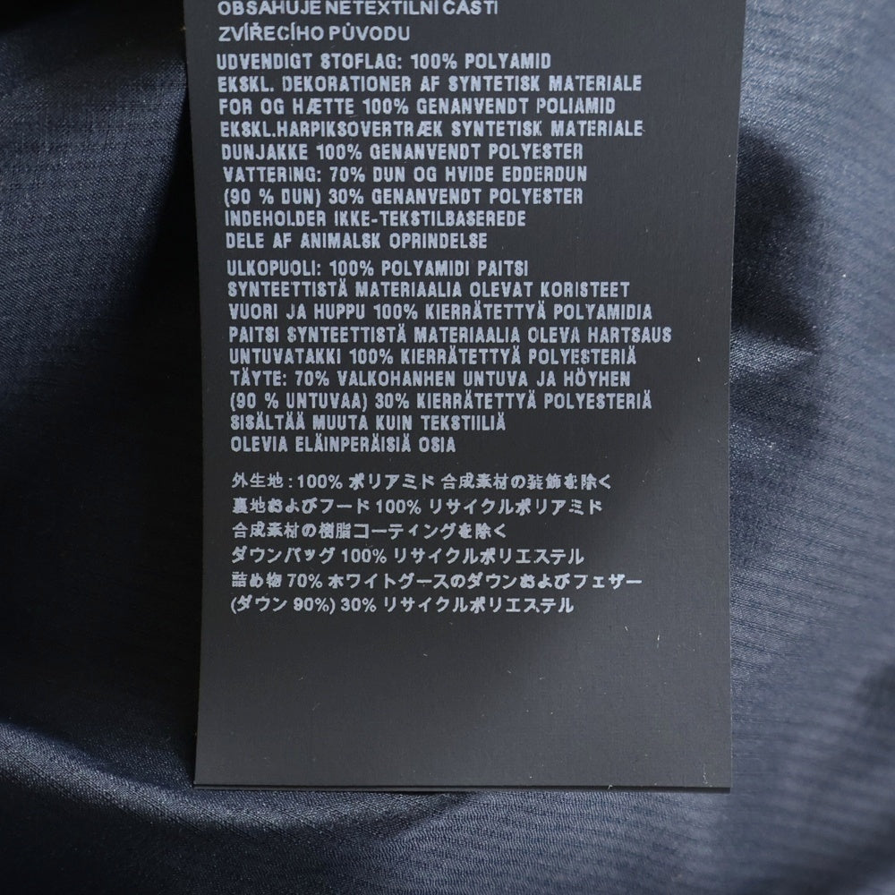 PRADA(プラダ) ラバーロゴ 総柄デザイン ダウンジャケット ホワイト SGB257