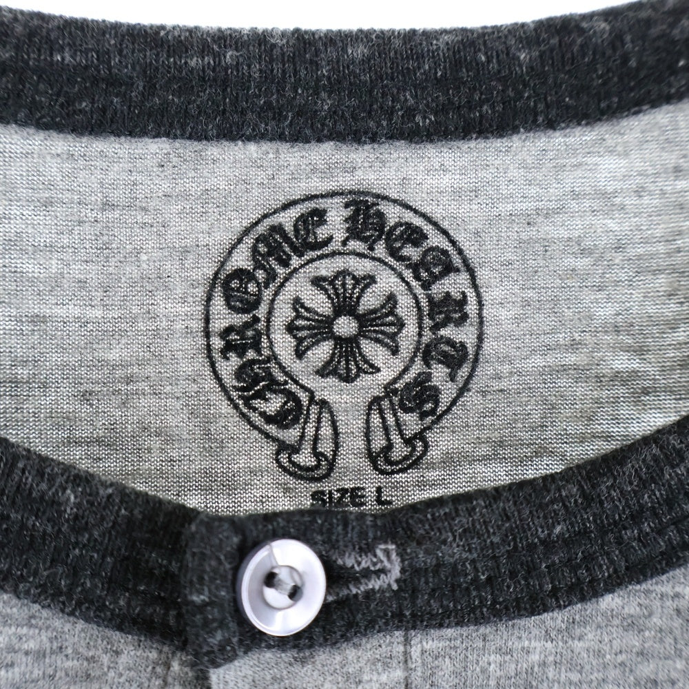 CHROME HEARTS(クロムハーツ) CH PLS ヘンリーネック CHプラスプリント ラグラン 長袖Tシャツ ロンT カットソー グレー