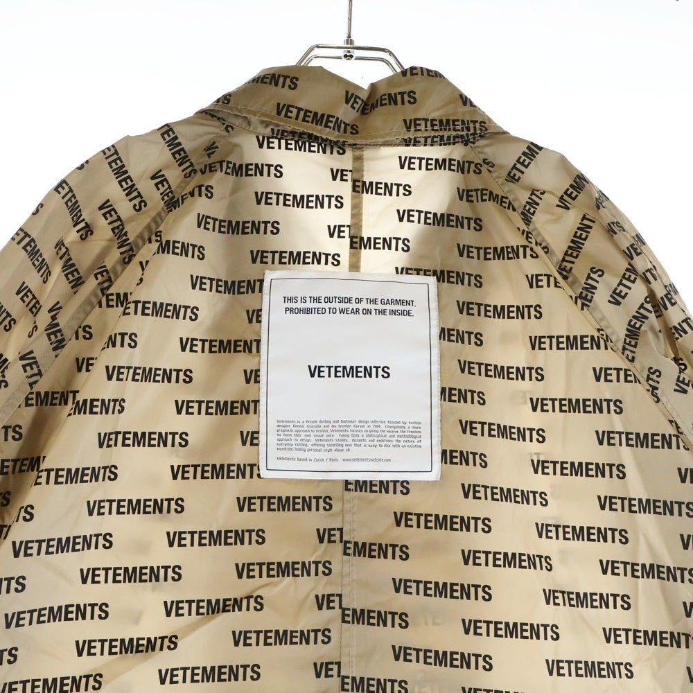 VETEMENTS(ヴェトモン) 18AW MONOGRAM RAINCOAT ロゴ総柄 ナイロン ロングコート レインコート ベージュ UAH19JA301