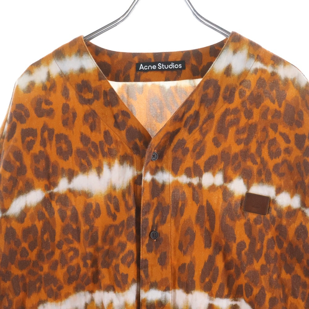 Acne Studios(アクネ ストゥディオズ) ノーカラー レオパード総柄 長袖シャツ オレンジ CB0037