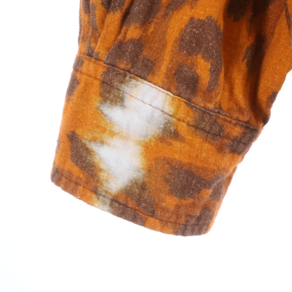 Acne Studios(アクネ ストゥディオズ) ノーカラー レオパード総柄 長袖シャツ オレンジ CB0037