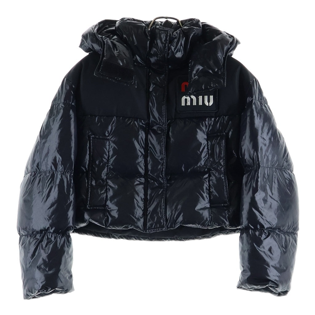 miumiu(ミュウミュウ) ロゴワッペン付 ショート丈ダウンジャケット パファークロップドダウンジャケット ブラック ML495