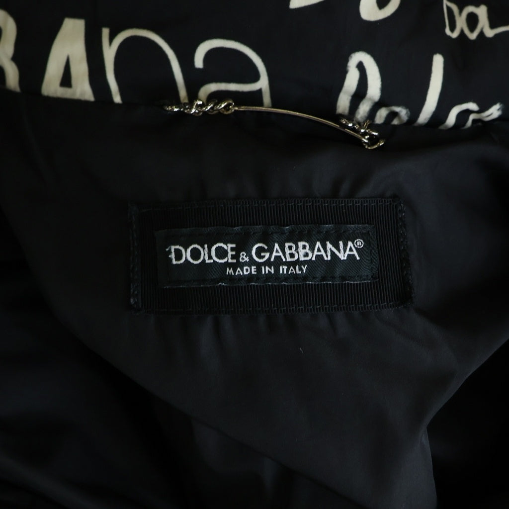 DOLCE & GABBANA(ドルチェアンドガッバーナ) レタリング総柄 ジップアップ フーデットダウンジャケット ブラック/ホワイト G9QX5T/HSMMF