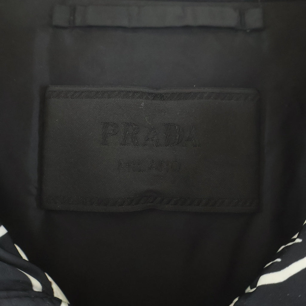 PRADA(プラダ) 21AW フローラル柄 ダウンジャケット トライアングルロゴ中綿ジャケット ブラック/ホワイト SGC025