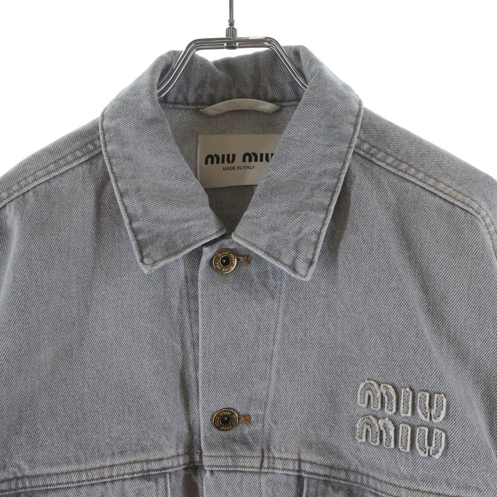miumiu(ミュウミュウ) 23SS フロントロゴ ボタンアップ クロップドデニムジャケット レディース グレー