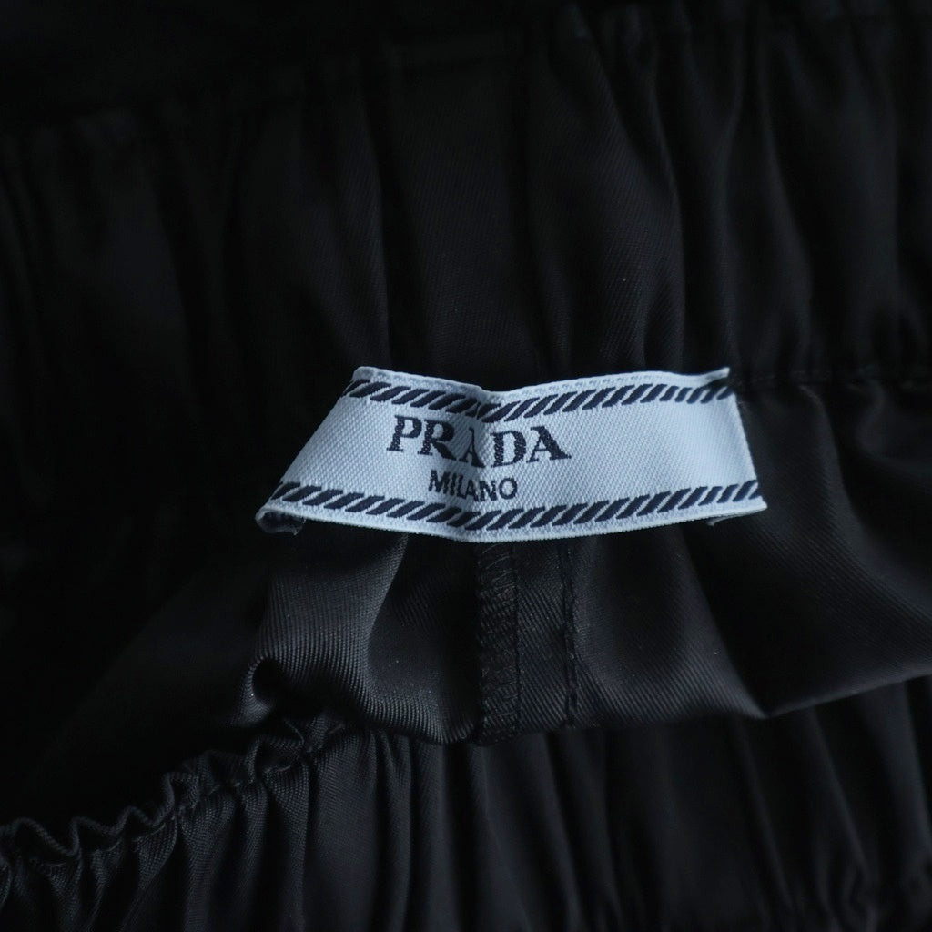 PRADA(プラダ) トライアングルロゴプレートナイロンショーツ レディース ブラック 22C757 S231 1WQ8