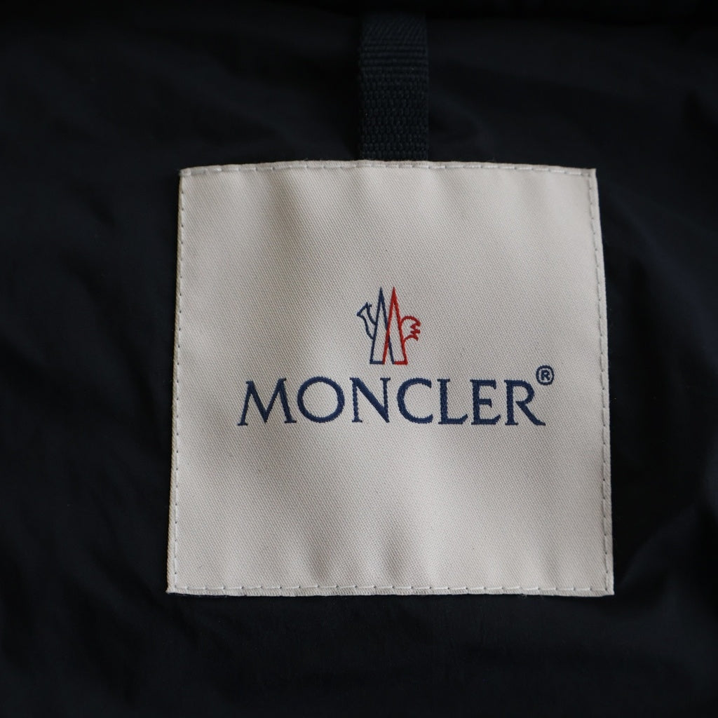MONCLER(モンクレール) 24AW BARBUSTEL GIUBBOTTO レザーロゴワッペン ダウンジャケット ブラック J20911A00103 596K7