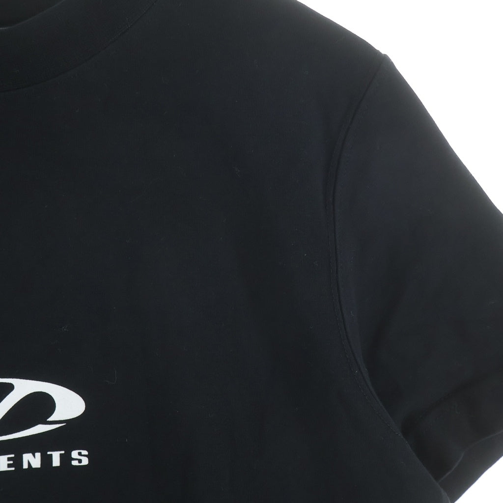 VETEMENTS(ヴェトモン) 25SS OVAL LOGO S/S TEE オーバルロゴプリント クルーネック半袖カットソーTシャツ ブラック