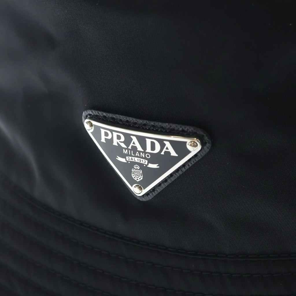 PRADA(プラダ) トライアングルロゴ ナイロンバケットハット ブラック 1HC137 2DMI レディース