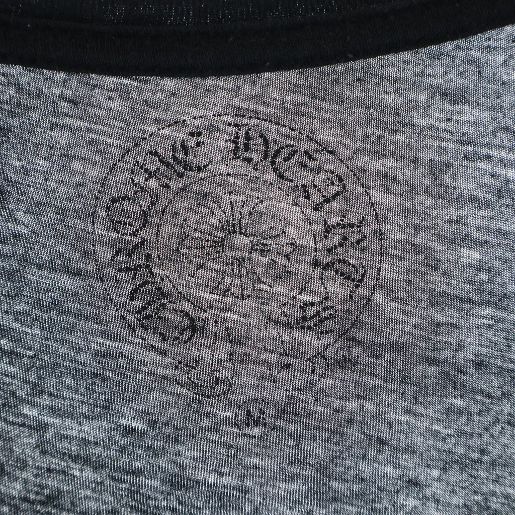 CHROME HEARTS(クロムハーツ) バックスクロールラベルプリント Vネック半袖Tシャツカットソー ブラック