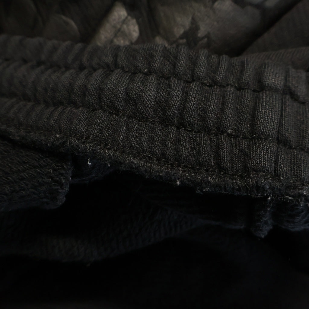 DENIM TEARS(デニムティアーズ) MONO COTTON WREATH SWEAT PANTS モノコットン フラワーモチーフ スウェットパンツ ブラック