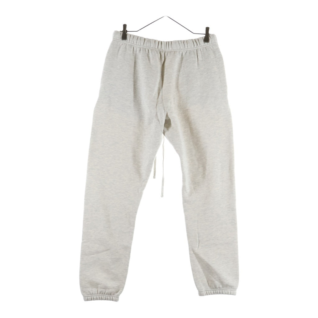 FEAR OF GOD ESSENTIALS(フィアオブゴッド エッセンシャルズ) ロゴワッペン リブスウェットパンツ ホワイト