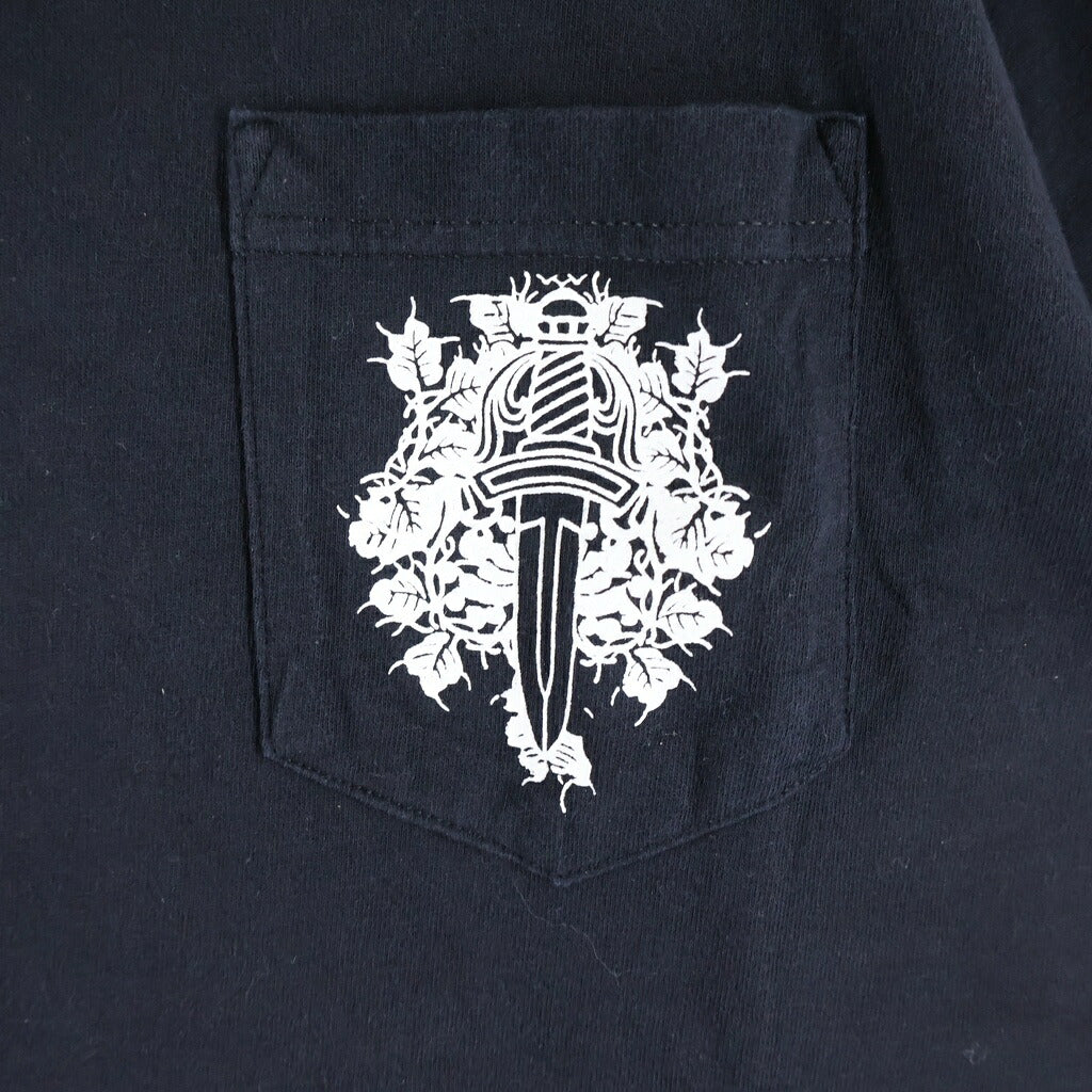 CHROME HEARTS(クロムハーツ) OLD VINE DAGGER LOGO S/S TEE オールド ヴァインダガーロゴプリント クルーネック半袖カットソーTシャツ ブラック