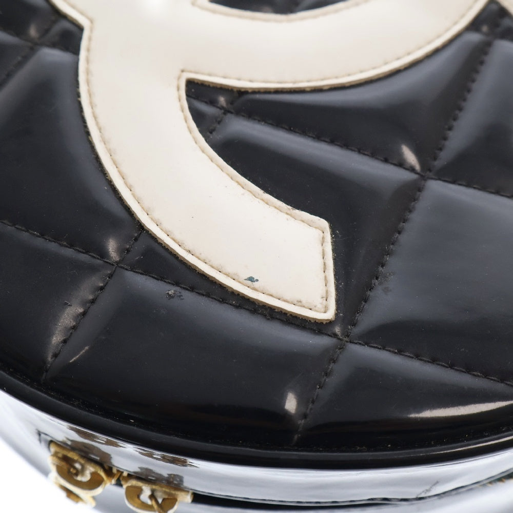 CHANEL(シャネル) ココマーク パテントレザー ラウンドバニティ ハンドバッグ ブラック