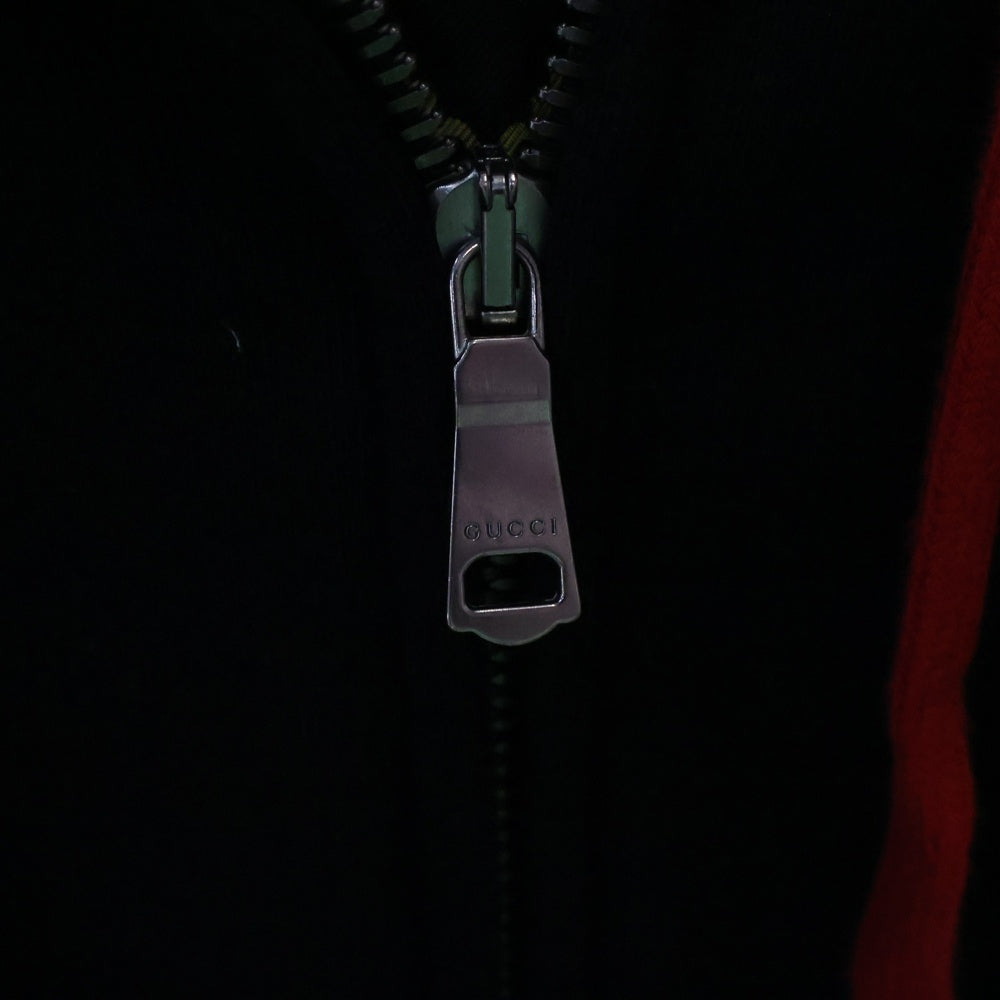 GUCCI(グッチ) GUCCI BAND ロゴパッチ ジップアップパーカー ブラック/レッド/ブルー 576062-XJBBO
