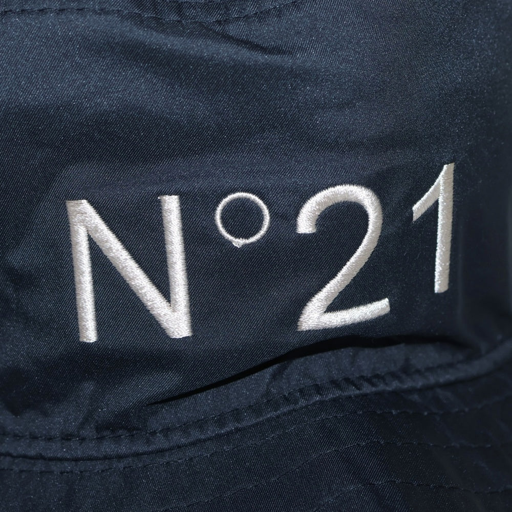 N21 numero ventuno(ヌメロ ヴェントゥーノ) ×NEWERA ×ニューエラ ロゴ刺繡 バケットハット ブラック