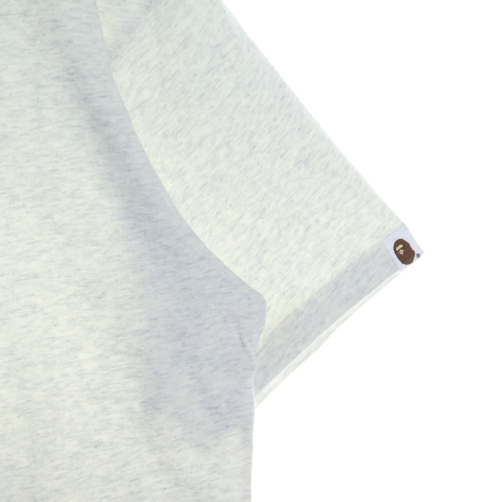 A BATHING APE(アベイシングエイプ) BABY MILO GRAPHIC RELAXED FIT TEE フロントプリント クルーネック半袖Tシャツカットソー グレー 002TEL801302M