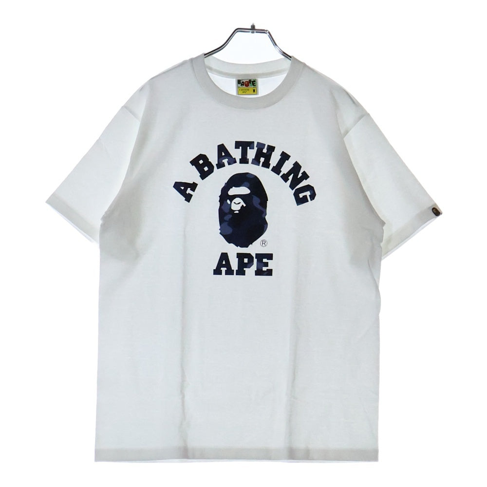 A BATHING APE(アベイシングエイプ) COLOR CAMO COLLEGE TEE カラーカモ クルーネック半袖Tシャツカットソー ホワイト/ネイビー 001TEL801016M