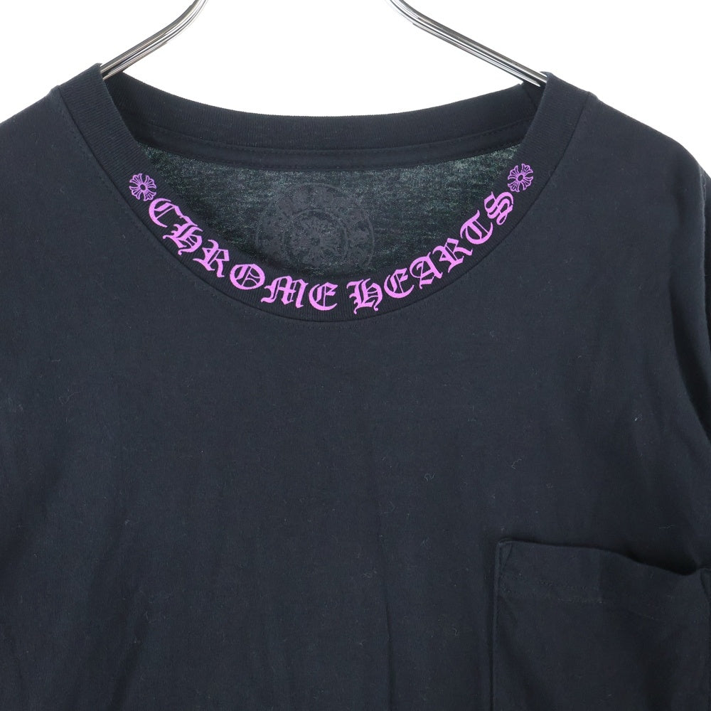 CHROME HEARTS(クロムハーツ) Neck Logo L/S Tee ネックロゴ プリントクルーネック長袖Tシャツ カットソー ブラック/ピンク