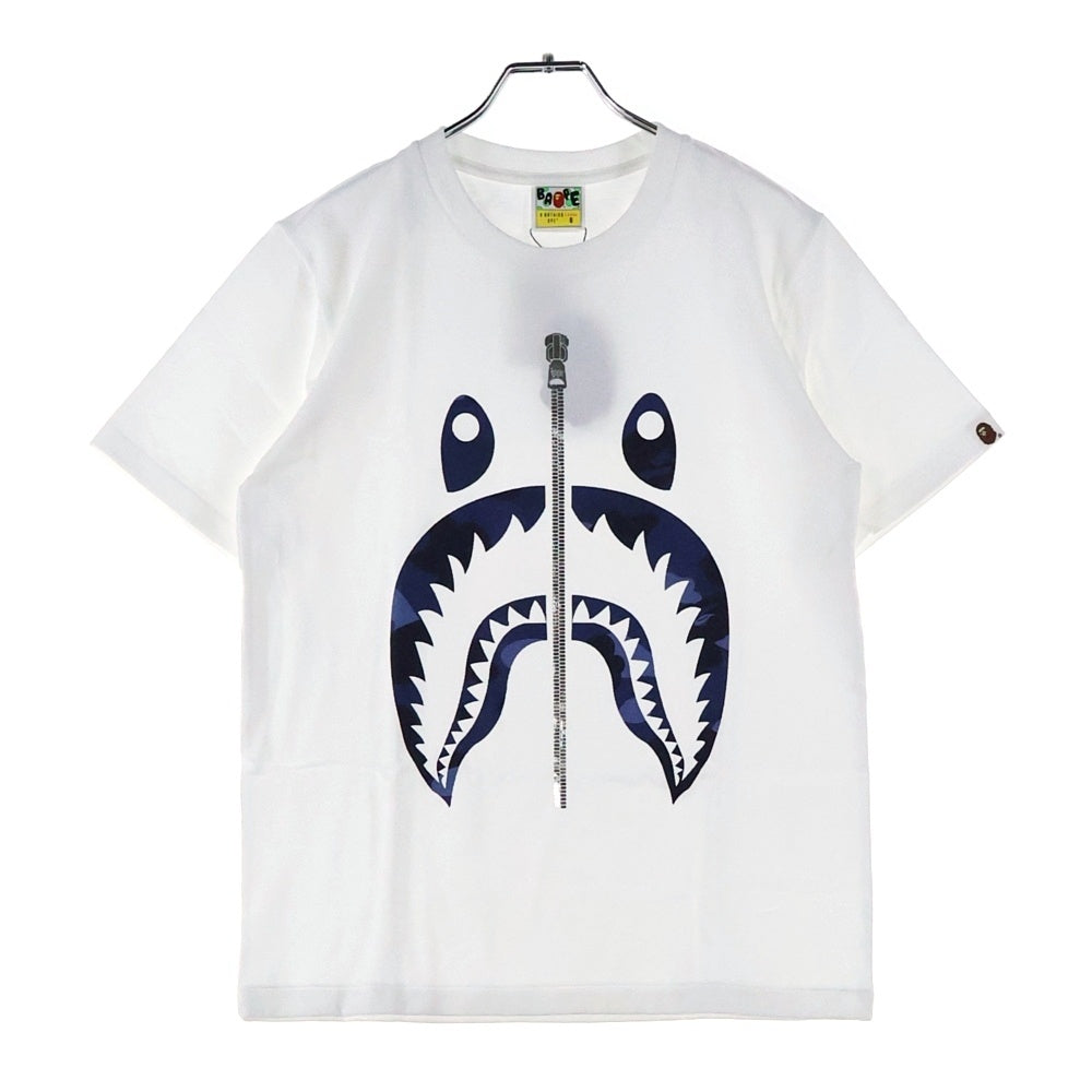 A BATHING APE(アベイシングエイプ) COLOR CAMO SHARK TEE カラーカモ シャーク クルーネック半袖Tシャツカットソー レディース ホワイト/ネイビー 001TEL802062L