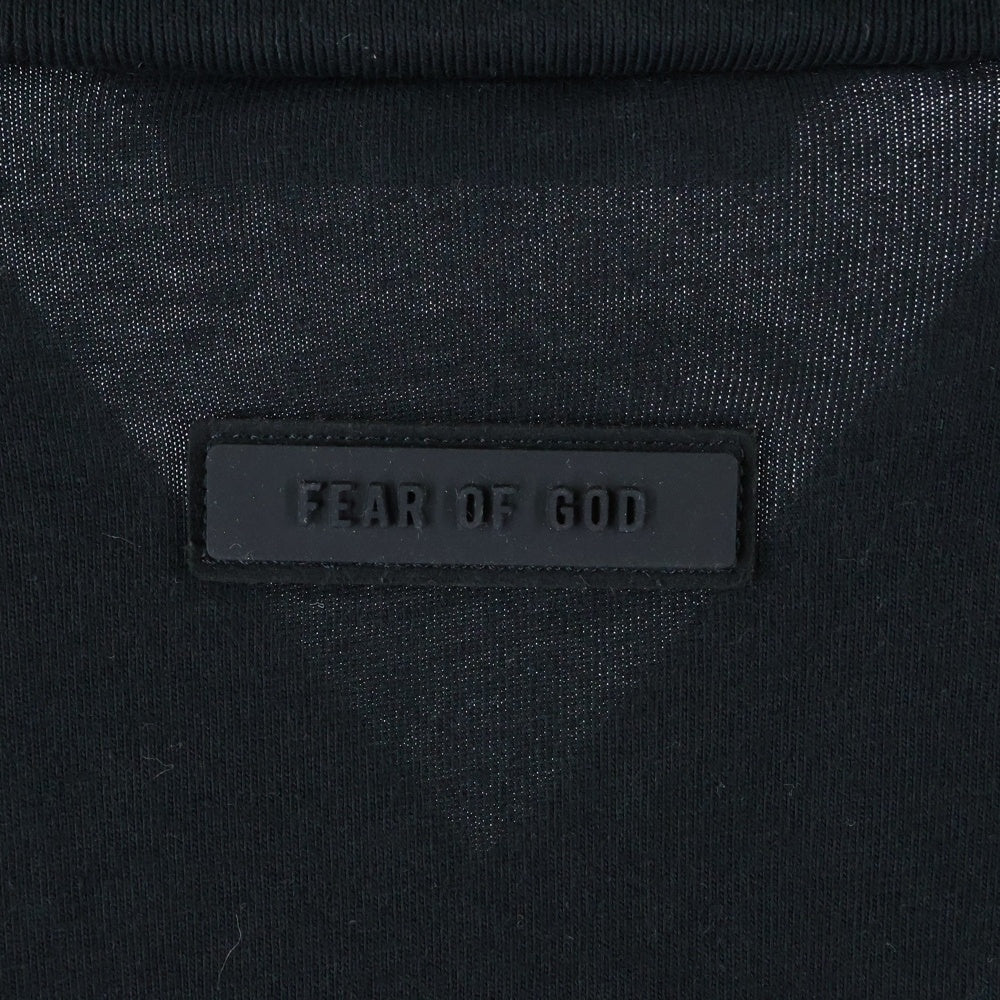 FEAR OF GOD ESSENTIALS(フィアオブゴッド エッセンシャルズ) バックラバーロゴプリント Vネック半袖Tシャツカットソー ブラック