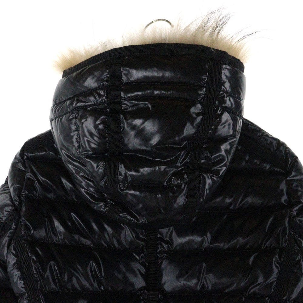 MONCLER(モンクレール) ARMOISE ワッペンロゴ フーデッドジップアップダウンジャケット ブラック レディース 420934593715 68950