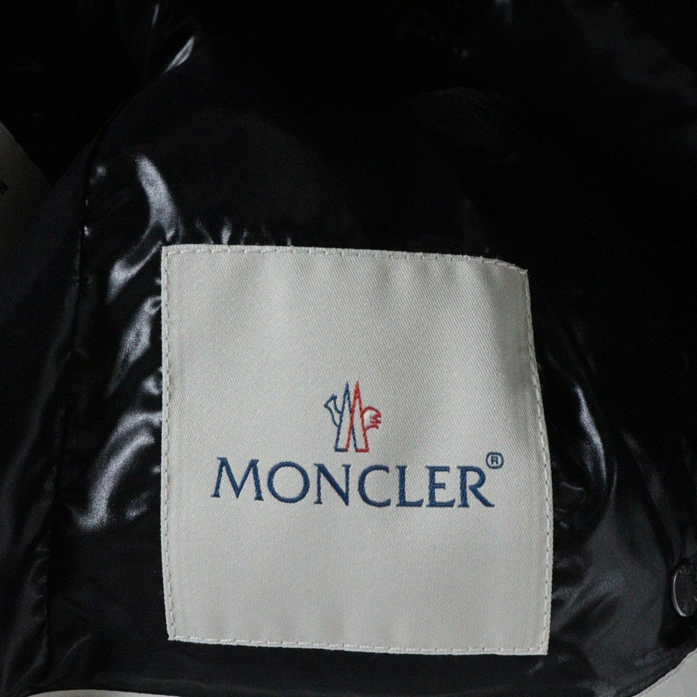 MONCLER(モンクレール) ARMOISE ワッペンロゴ フーデッドジップアップダウンジャケット ブラック レディース 420934593715 68950